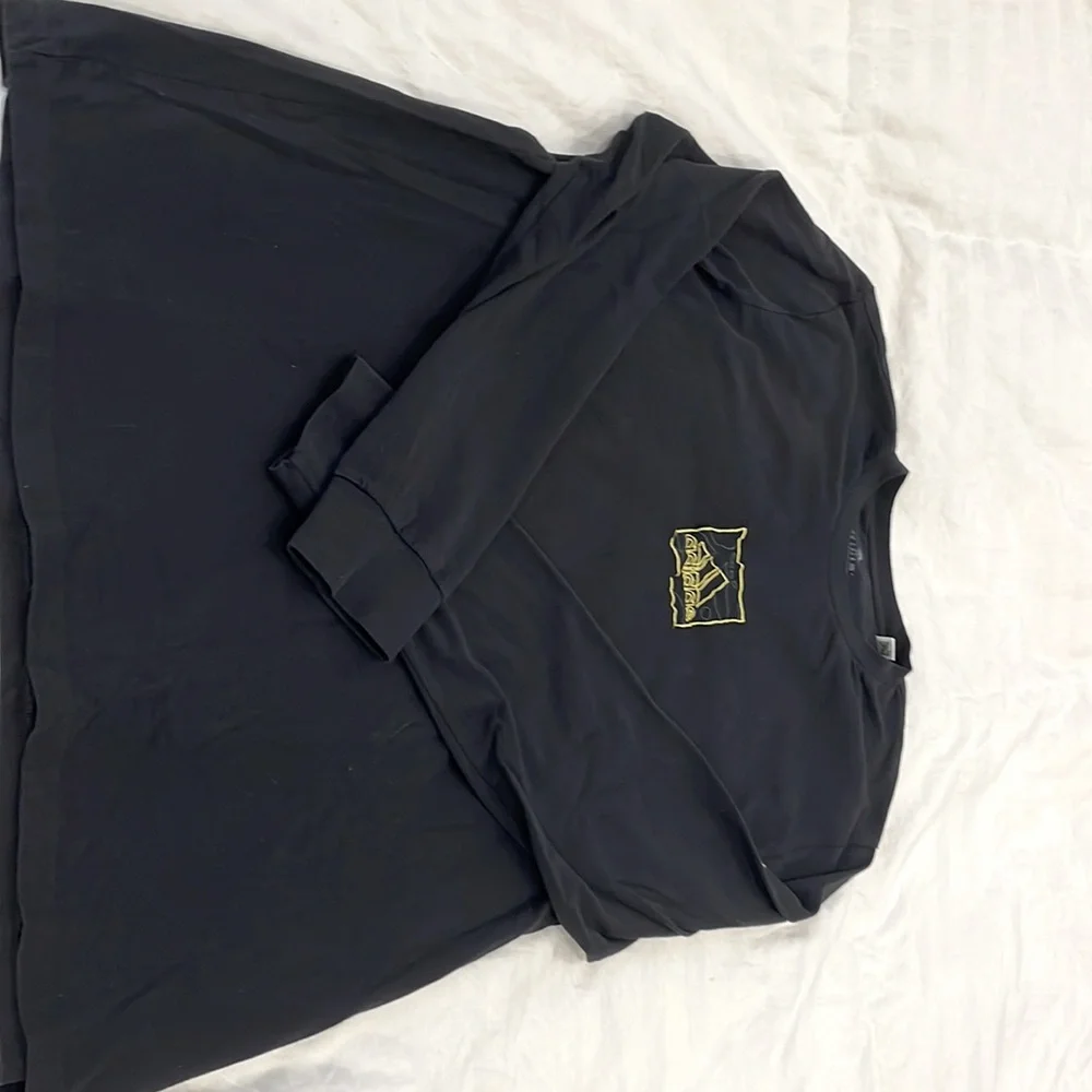 Black Addis’s long sleeve with green and‎ yellow decal in middle ( XL)
